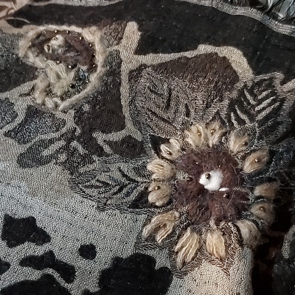 Pasmina brown/beige silk and wool floral embossed large shawl - Picture 3 of 8